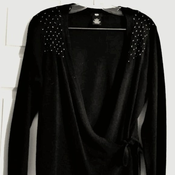 Vintage Crossover Sweater - Picture 2 of 9